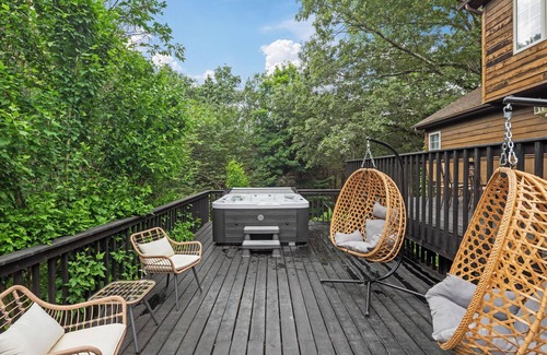 Chester Villa | Private Estate 9BR w/Pool, Hot Tub & Scenic Views!
