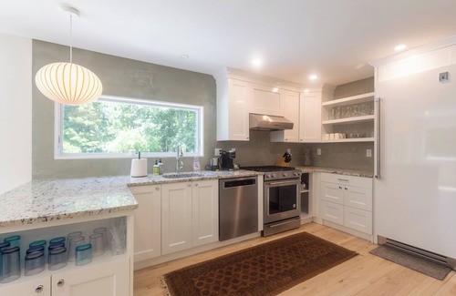 Lagoon Heights House | Private Family Home, Heated Pool, Hottub, 5 BR.4.5 bath, WiFi, AC. NO PETS.