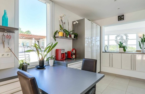 Roquebrune-sur-Argens House | Private Villa with WIFI, A/C, hot tub, private pool, TV, terrace, pets allowed, panoramic view