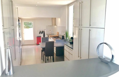 Roquebrune-sur-Argens House | Private Villa with WIFI, A/C, hot tub, private pool, TV, terrace, pets allowed, panoramic view