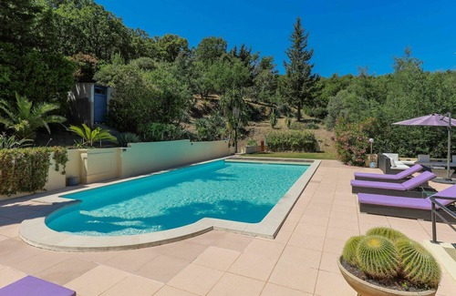 Roquebrune-sur-Argens House | Private Villa with WIFI, A/C, hot tub, private pool, TV, terrace, pets allowed, panoramic view