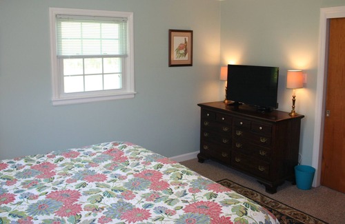 Pittsboro House | Private Friendly Country Home 2 miles from Shakori Hills