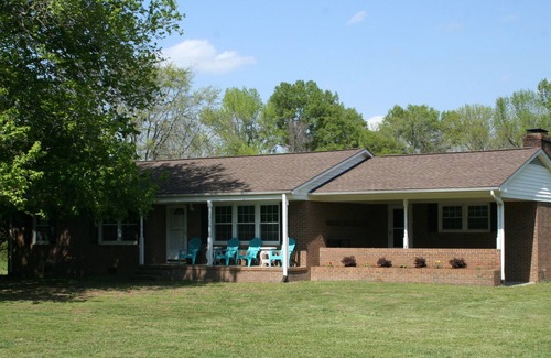 Pittsboro House | Private Friendly Country Home 2 miles from Shakori Hills