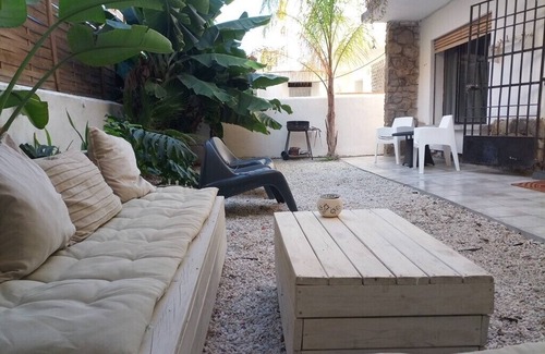 Pedregalejo Apartment | private garden, 3min to beach and 15min to historic center