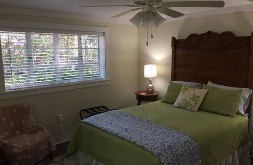 Tallahassee House | Private Garden Guest House with separate entrance near FSU, downtown and TMH.