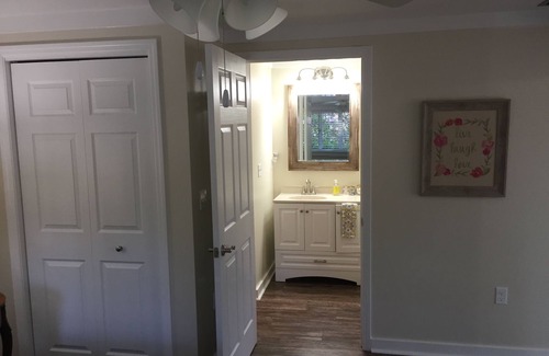 Tallahassee House | Private Garden Guest House with separate entrance near FSU, downtown and TMH.