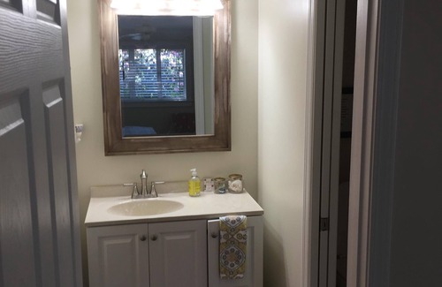 Tallahassee House | Private Garden Guest House with separate entrance near FSU, downtown and TMH.