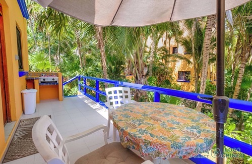 Soliman Bay Cabin | Private garden view casita, perfect for a couple, beach access, AC and WiFi!