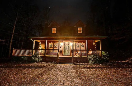 Rutherfordton Cabin | Private-Gated Community- FirePit- IndoorFireplace