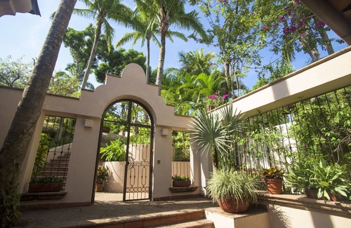 South Shore Hotel Area Villa | Private Gated Security Amazing Views Access to White Beaches 5BR Rate below