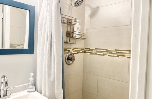 Coral Springs House | Private Getaway 2 bedrooms and 1ba Guesthouse Self Check-in Free Parking & WiFi