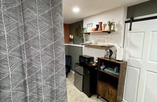 West Salem House | Private getaway in a beautiful neighborhood