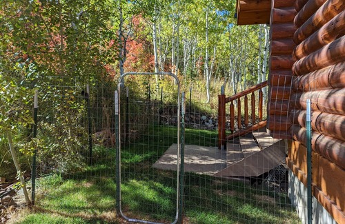 Thatcher Cabin | Private getaway near Bear Lake, ATV hike, cave tours, and kayaking, game room.