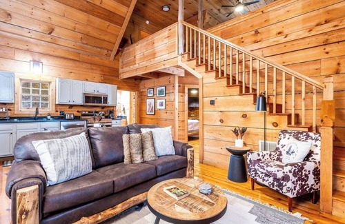 Townsend Cabin | Private Getaway w/Arcade Game, Hot Tub & Fire Pit