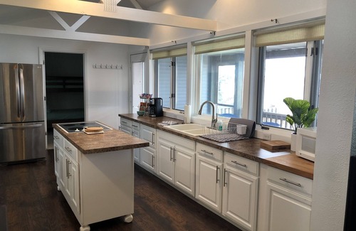 Mauston House | Private getaway with beautiful lake views!