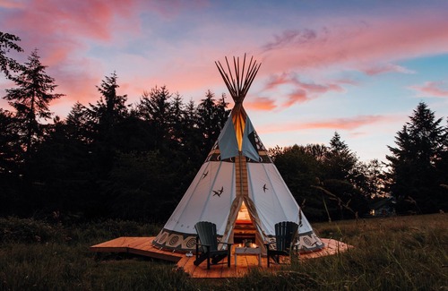 Molalla Apartment | Private Glamping Tipi and Airstream