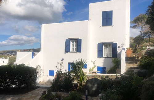 Agios Fokas Villa | Private ground flat for a family with 2 children in a beautiful Cycladic Villa