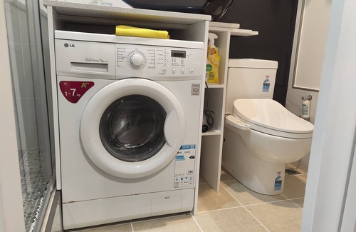 Jamboree Heights Apartment | Private Guest Studio with Ensuite for Long Short Stay