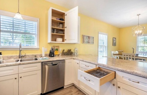 Mullins House | Private Guest (pool) House