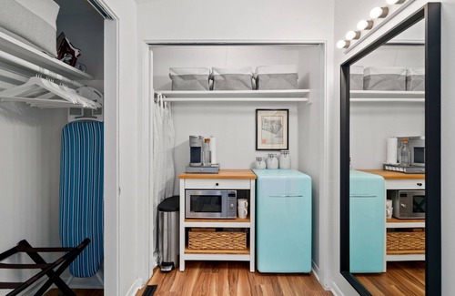 Denton Apartment | Private Guest-Suite in Architecturally-Renowned MCM Home