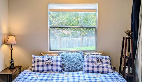 West Bellevue House | Private Guest Suite in West Bellevue Home