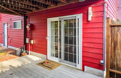 North Juanita House | Private guest suite with Full kitchen & laundry