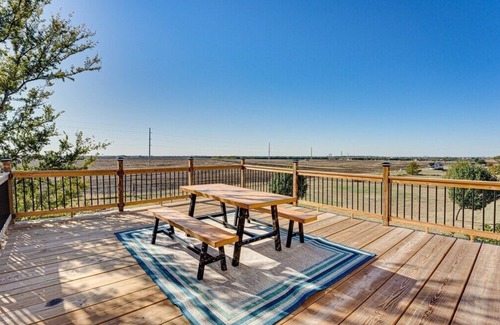 Waxahachie House | Private Guesthouse with Deluxe Home Theater by RedAwning