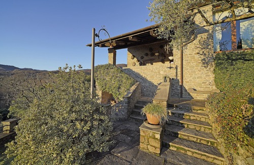 Groppoli House | Private hamlet with large park and shared swimming pool nearby for 17 people