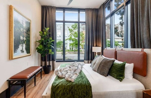 Faubourg Lafayette Hotel | Private Heated Pool and Luxury Home