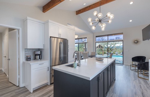 Glen Ellen House | Private Hilltop Vineyard Views! Luxury Home 6 Acres with private Pool & Hot Tub