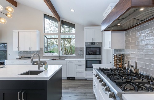 Glen Ellen House | Private Hilltop Vineyard Views! Luxury Home 6 Acres with private Pool & Hot Tub