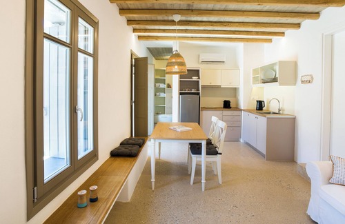 Kamares House | Private Holiday Residence, 200m from the beach. Enjoy the Greek Way of Living