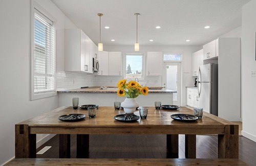 Jasper Place House | Private Home|AC|Deck|BBQ|Fenced Yard|Close WEM
