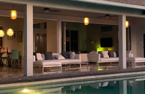 Salem House | Private home at end of cul de sac 300 feet of pristine ocean views