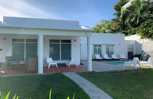 Bravos de Boston House | Private Home with Pool! Close to the Beach and Town.
