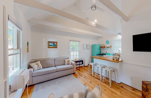 Landrum House | Private home with separate cottage and expansive outdoor space - dogs ok