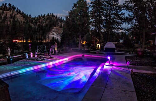 Garden Valley House | Private Hot Spring, No Shared Spaces, Perfect for Couples, 1 Hour North of Boise