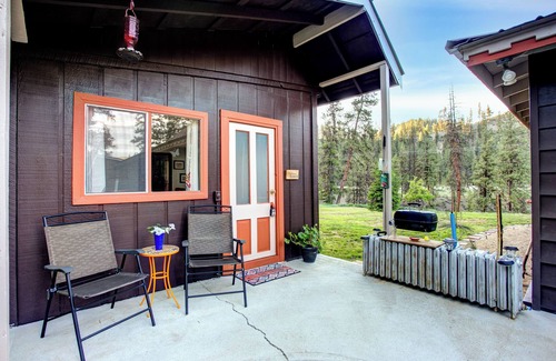 Garden Valley House | Private Hot Spring, No Shared Spaces, Perfect for Couples, 1 Hour North of Boise
