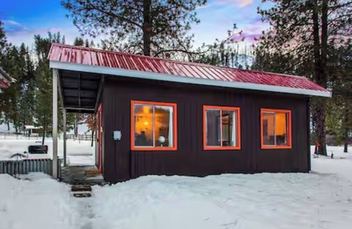 Garden Valley House | Private Hot Spring, No Shared Spaces, Perfect for Couples, 1 Hour North of Boise