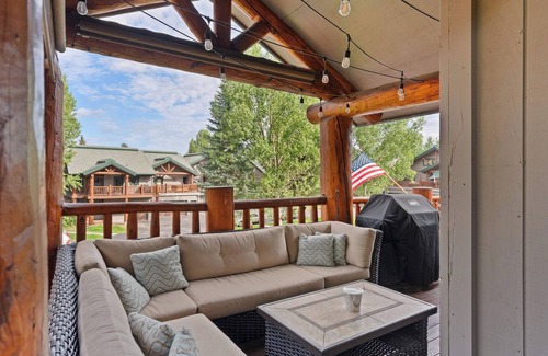 Steamboat Springs House | Private Hot Tub - Huge Covered Deck- Garage - On Ski Bus Route