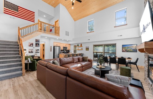 Hollister House | Private Hot Tub-Cmty Indoor & Outdoor Pools-Free Attraction Tickets-Close to Table Rock