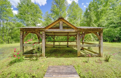 Vein Mountain Cabin | Private Hot Tub & Deck! Secluded Marion Cabin