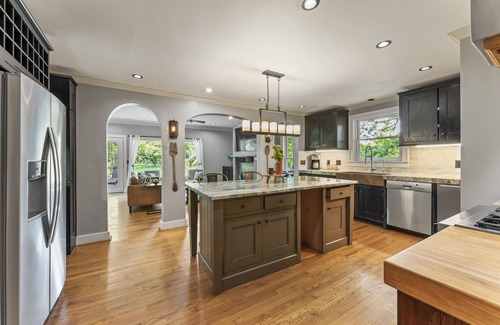 Green Hills House | Private Hot Tub ~ Fire Pit ~ 5 Miles to Downtown