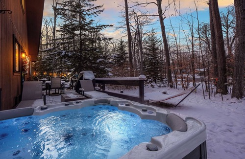 Tobyhanna Cabin | Private Hot Tub & Game Room: Pocono Family Cabin!