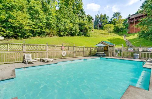 Sevierville House | Private Hot Tub Lake Resort Cabin in Sevierville!