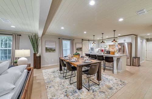Pilot Point House | Private Hot Tub: Luxe Gem 3 Mi to Lake Ray Roberts