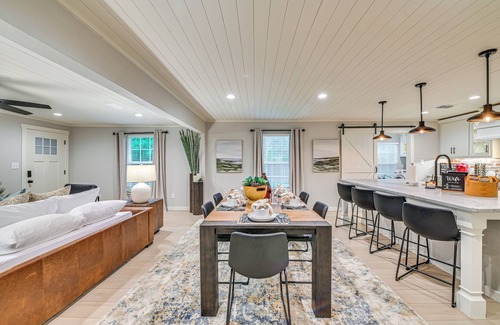 Pilot Point House | Private Hot Tub: Luxe Gem 3 Mi to Lake Ray Roberts