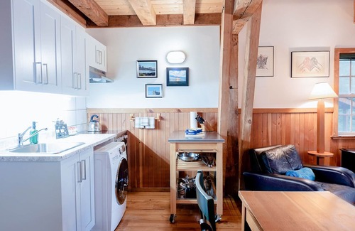 Ucluelet Cabin | Private Hot Tub! Oceanfront Cabin With Views! ⎮ Surf Grass