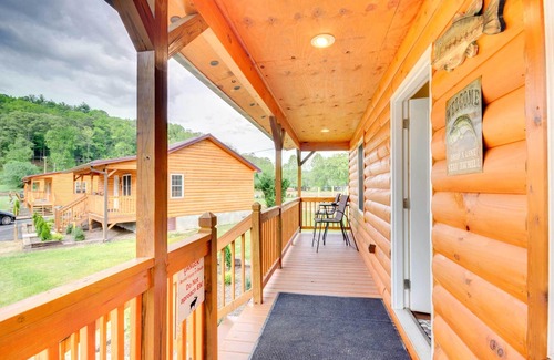 Cherokee Cabin | Private Hot Tub: Tuckasegee River Couple's Escape