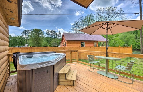 Cherokee Cabin | Private Hot Tub: Tuckasegee River Couple's Escape